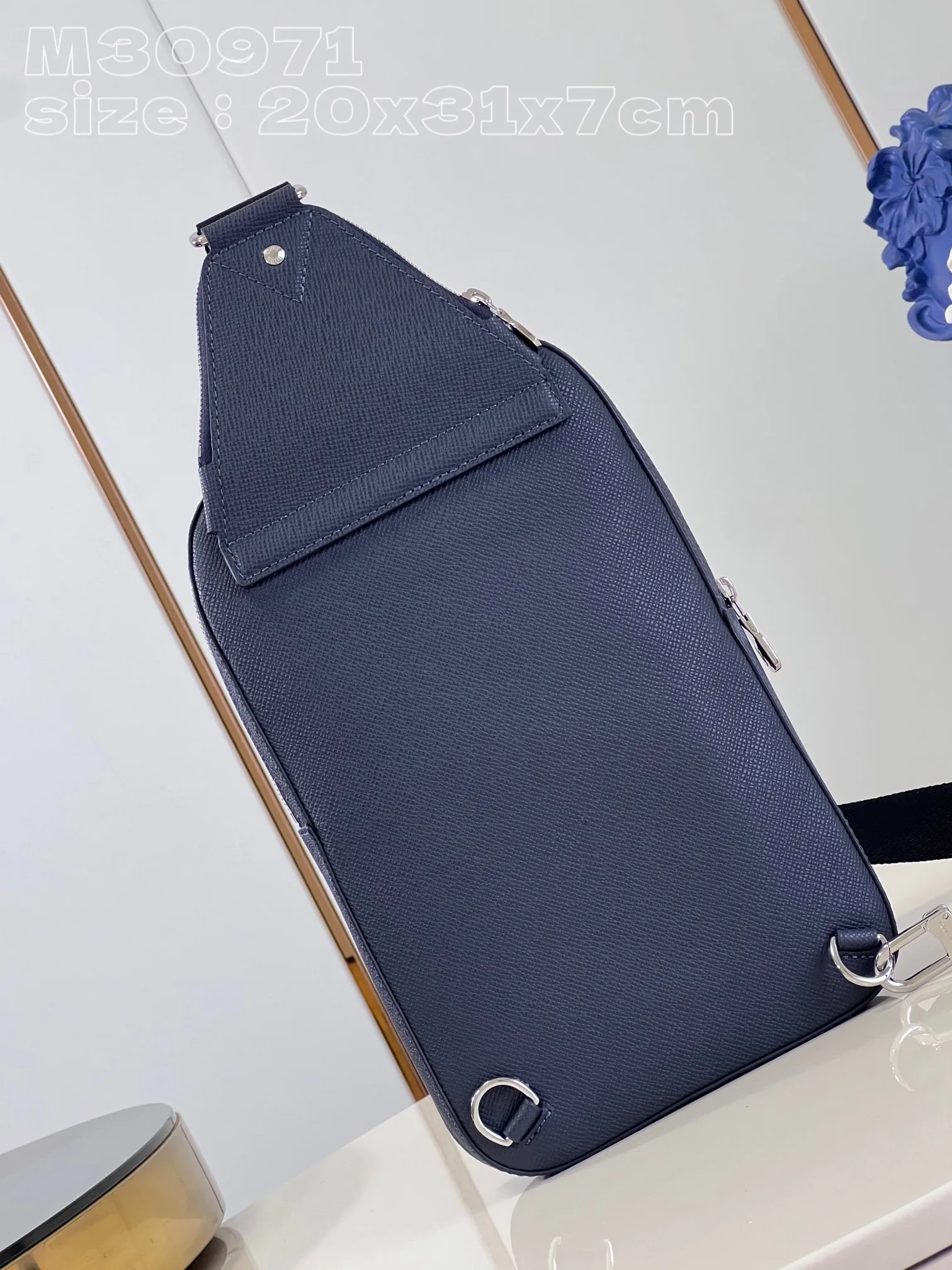 Avenue Slingbag Navy Blue