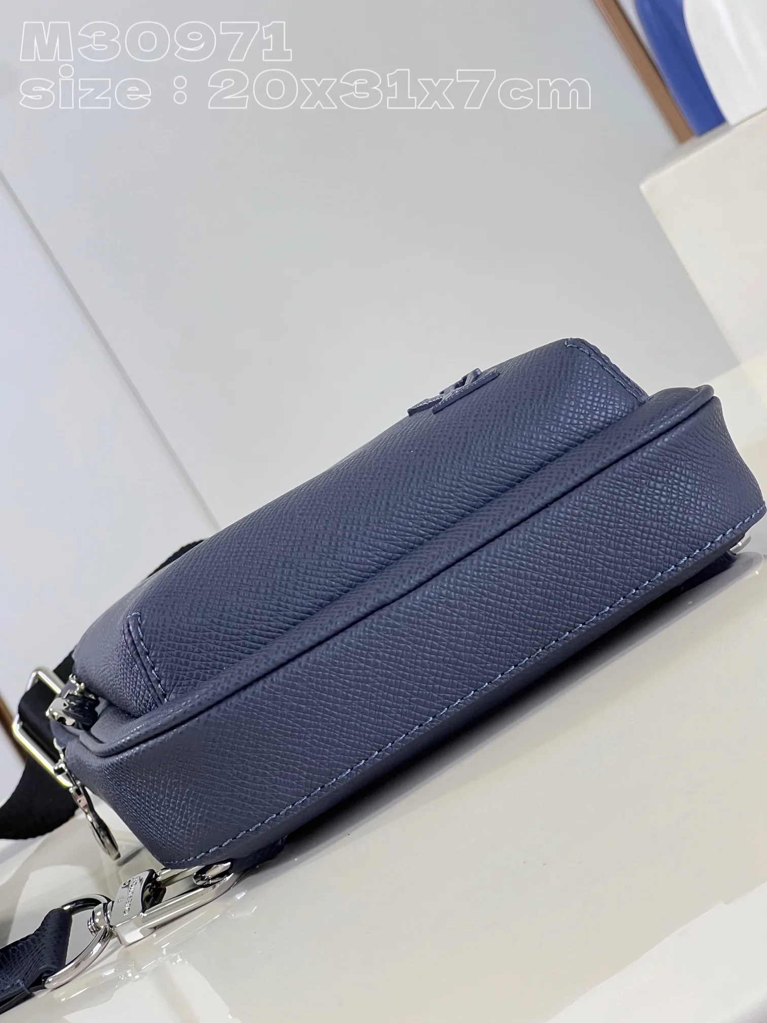 Avenue Slingbag Navy Blue