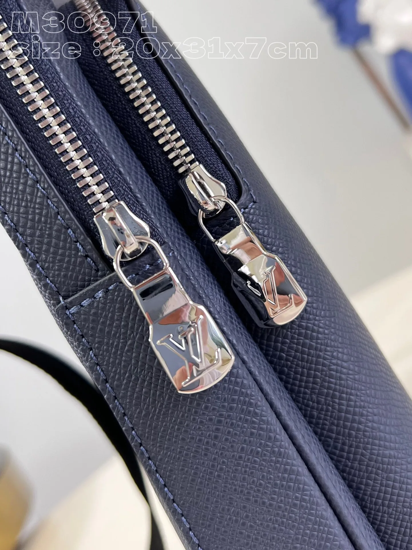 Avenue Slingbag Navy Blue