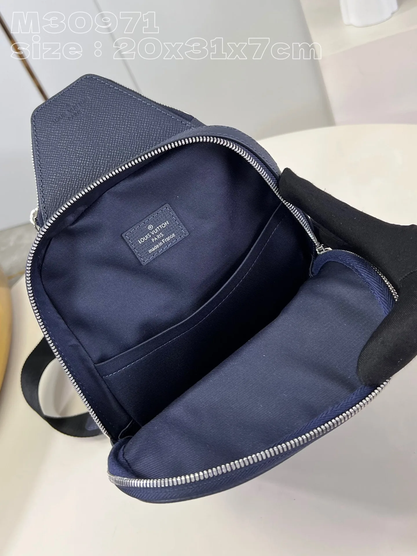 Avenue Slingbag Navy Blue