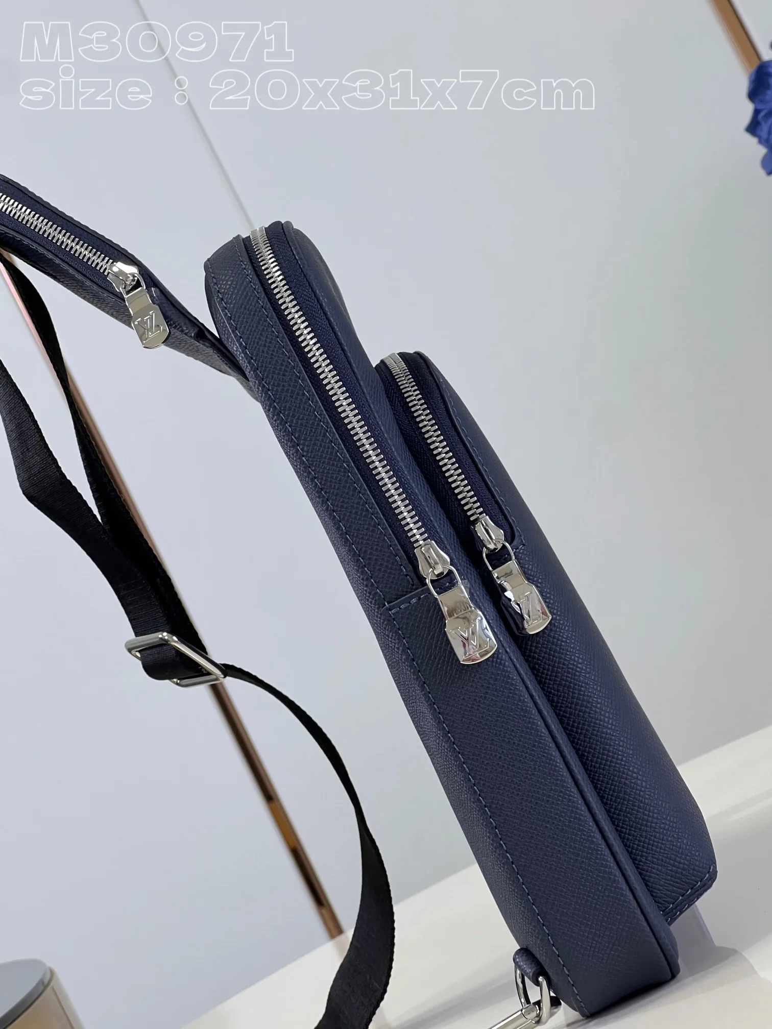 Avenue Slingbag Navy Blue