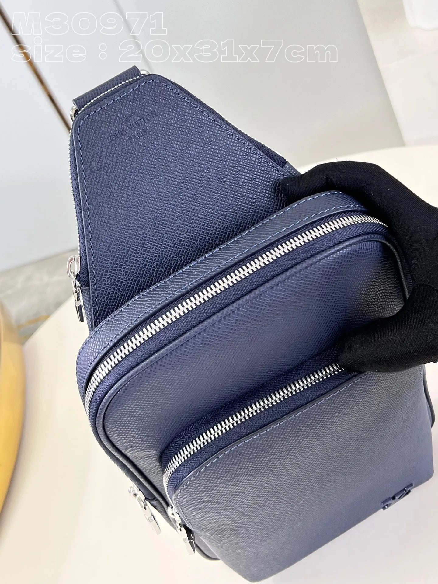 Avenue Slingbag Navy Blue